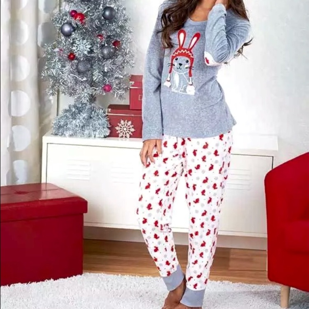 💥🆕 NWT pink and gray fleece bunny pajama set.